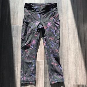 Size 4 lululemon leggings w/ side pockets